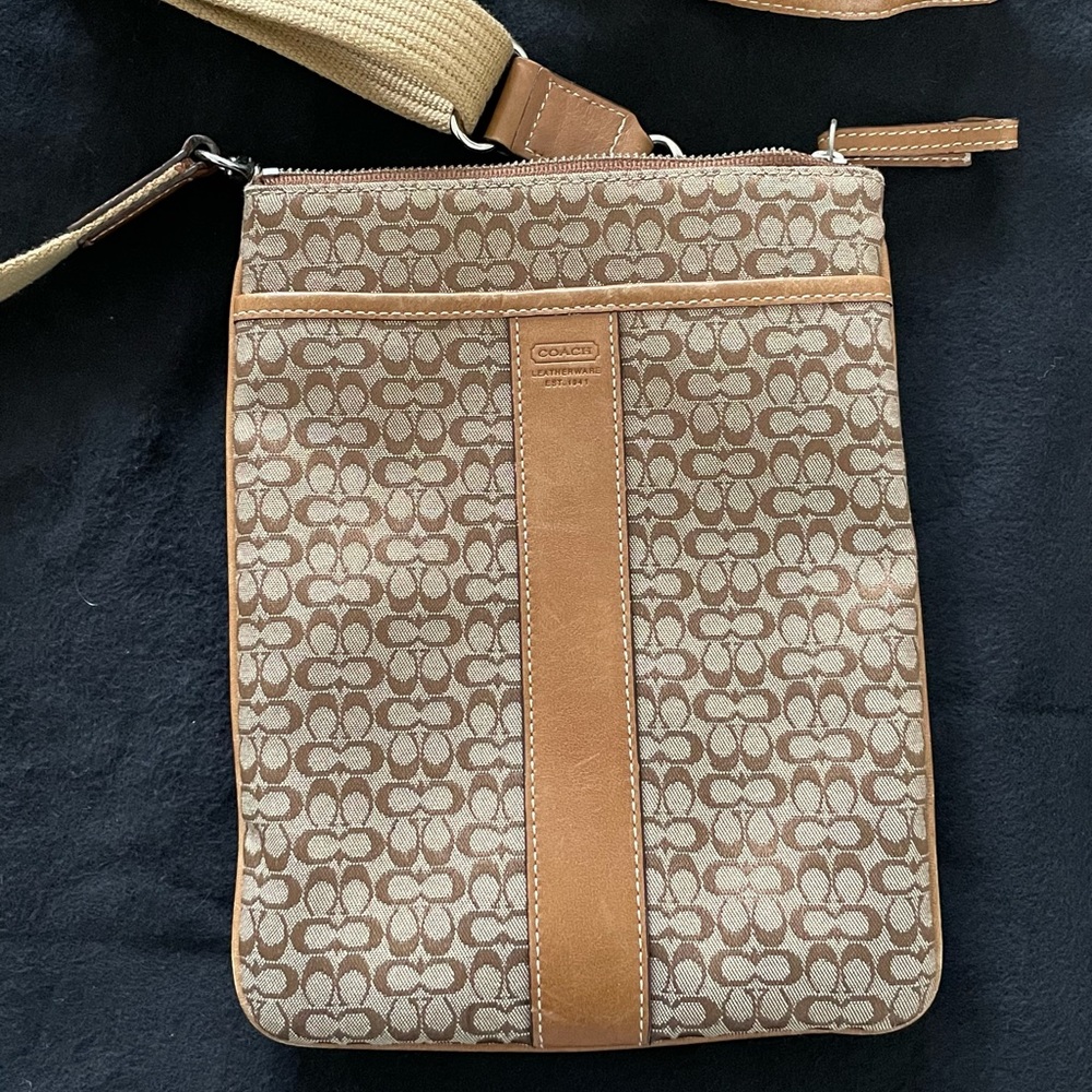 Coach swingpack crossbody purse